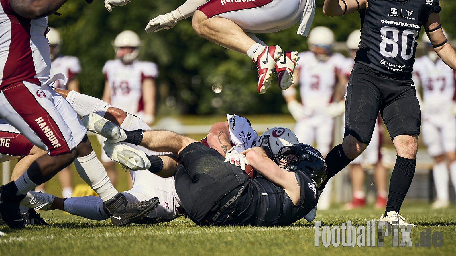 GFL 2 | Langenfeld Longhorns vs. Hamburg Pioneers | 10.05.2025 | Jahnstadion, Langenfeld | Punkte Endstand 35 : 10 | Bildnummer: 2025-05-10_0456 - LangenfeldLonghornsVsHamburgPioneers
