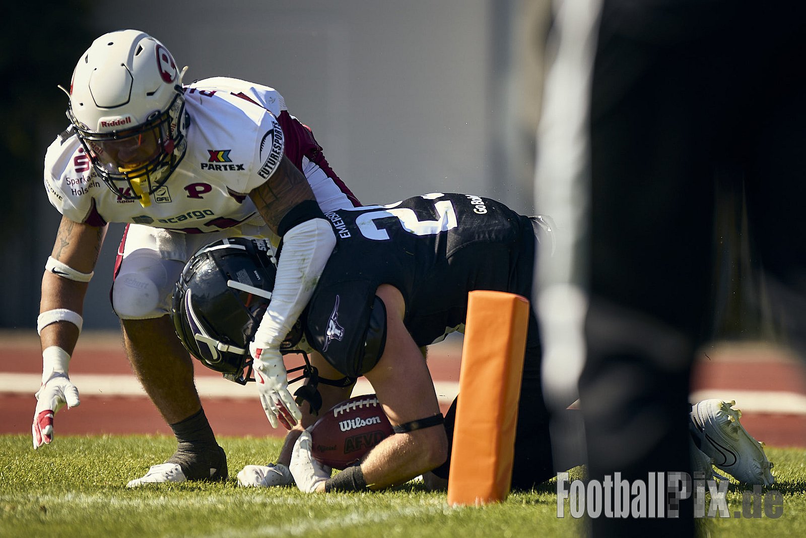 GFL 2 | Langenfeld Longhorns vs. Hamburg Pioneers | 10.05.2025 | Jahnstadion, Langenfeld | Punkte Endstand 35 : 10 | Bildnummer: 2025-05-10_0485 - LangenfeldLonghornsVsHamburgPioneers