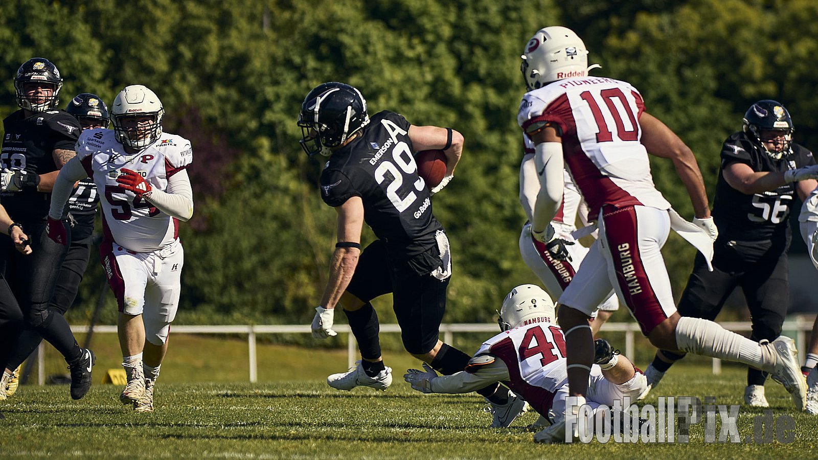 GFL 2 | Langenfeld Longhorns vs. Hamburg Pioneers | 10.05.2025 | Jahnstadion, Langenfeld | Punkte Endstand 35 : 10 | Bildnummer: 2025-05-10_0537 - LangenfeldLonghornsVsHamburgPioneers