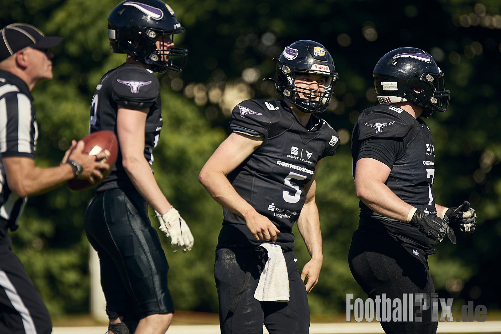 GFL 2 | Langenfeld Longhorns vs. Hamburg Pioneers | 10.05.2025 | Jahnstadion, Langenfeld | Punkte Endstand 35 : 10 | Bildnummer: 2025-05-10_0575 - LangenfeldLonghornsVsHamburgPioneers