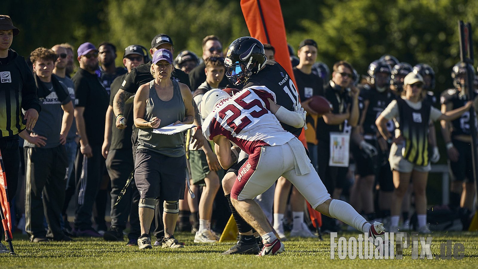 GFL 2 | Langenfeld Longhorns vs. Hamburg Pioneers | 10.05.2025 | Jahnstadion, Langenfeld | Punkte Endstand 35 : 10 | Bildnummer: 2025-05-10_0621 - LangenfeldLonghornsVsHamburgPioneers