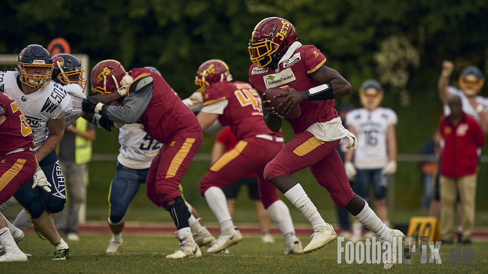 AFCV RL NRW | Troisdorf Jets vs. Essen Assindia Cardinals | 17.05.2025 | Aggerstadion, 53840 Troisdorf | Punkte Endstand 19 : 14 | Bildnummer: 2025-05-17_0308 - TroisdorfJetsVsEssenAssindiaCardinals