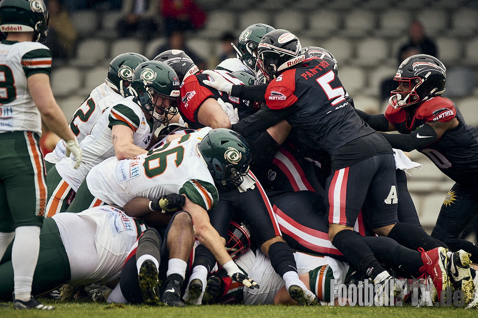 GFL | Düsseldorf Panther vs. Kiel Baltic Hurricanes | 24.05.2025 | Stadion VfL Benrath , 40597 Düsseldorf | Punkte Endstand 14 : 30 | Bildnummer: 2025-05-24_0150 - DPantherVsKielBalticHurricanes