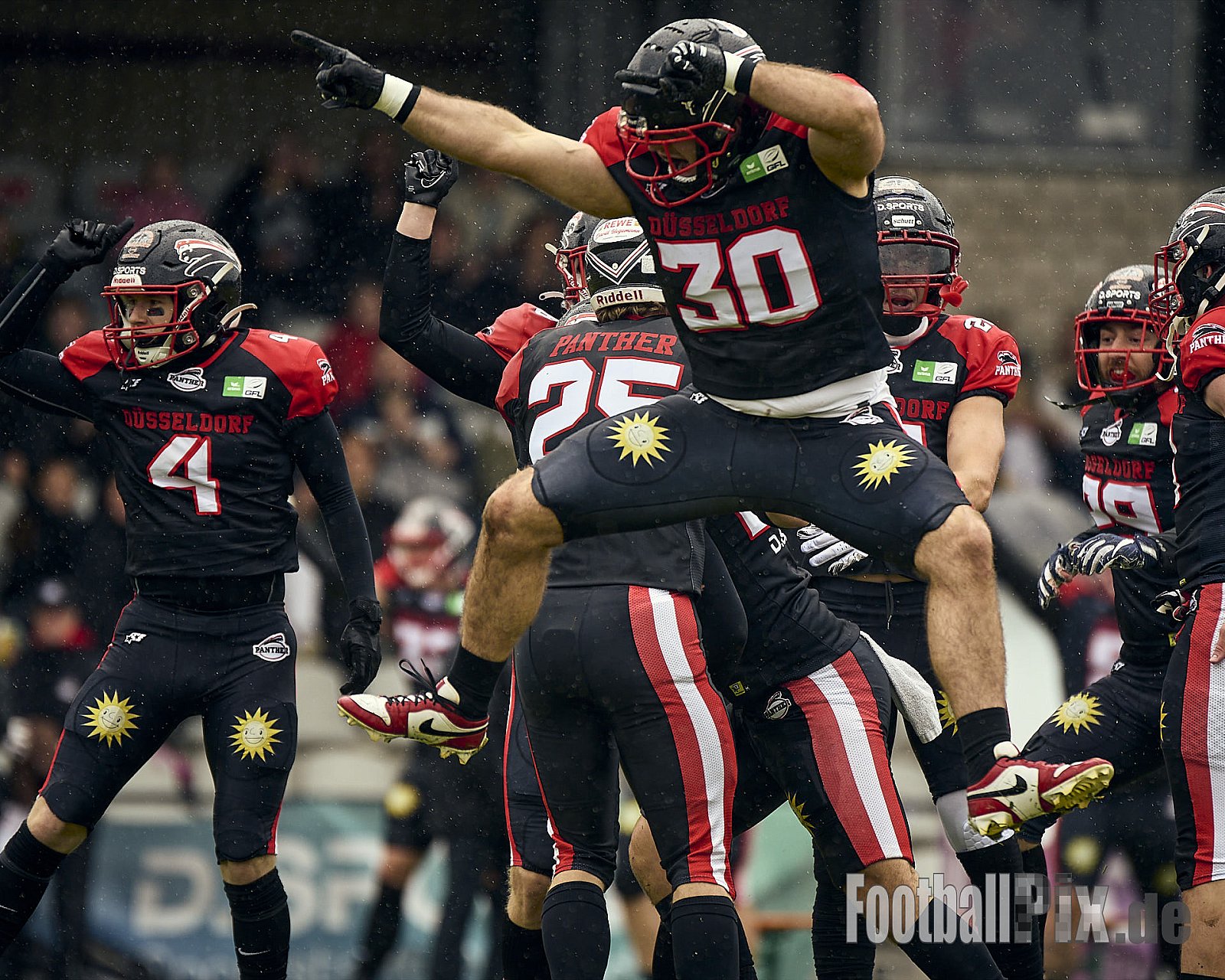 GFL | Düsseldorf Panther vs. Kiel Baltic Hurricanes | 24.05.2025 | Stadion VfL Benrath , 40597 Düsseldorf | Punkte Endstand 14 : 30 | Bildnummer: 2025-05-24_0289 - DPantherVsKielBalticHurricanes