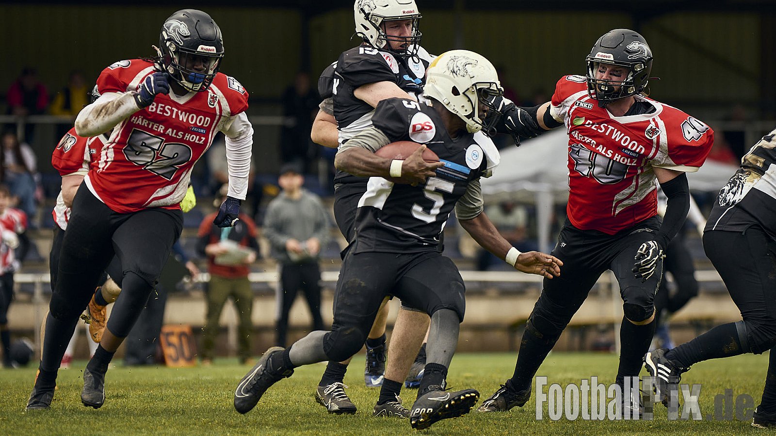 AFCV OL NRW | Wuppertal Greyhoundsr vs. Mönchengladbach Wolfpack | 25.05.2025 | SpA Gelber Sprung, Wuppertal | Punkte Endstand 21 : 08 | Bildnummer: 2025-05-25_0268 - WuppertalGreyhoundsVsMgWolfpack