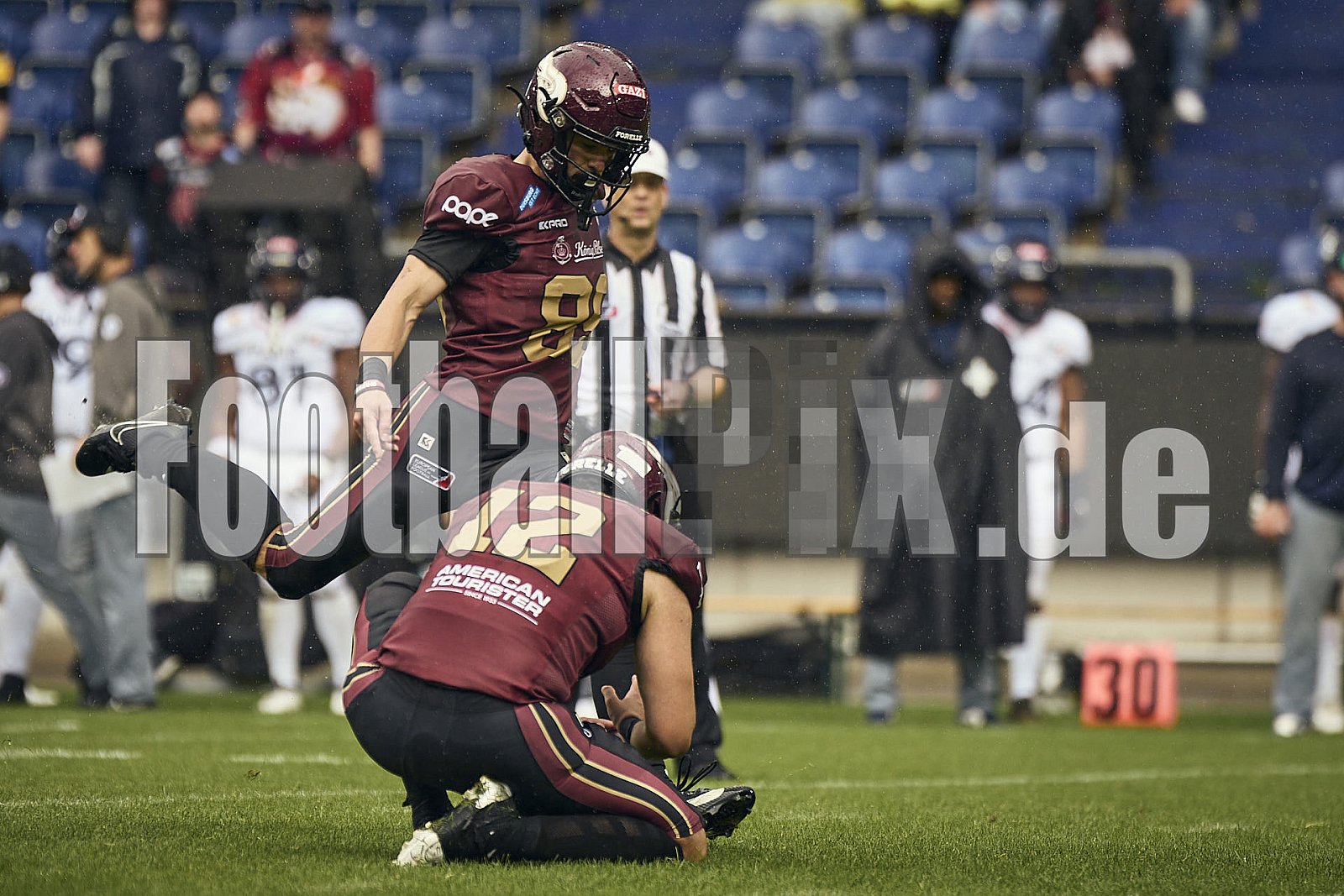#89 Leon Höltker, Edge Rusher, Rhein Fire | ELF | Paris Musketeers at Rhein Fire |  Punkte Endstand 31 : 07 | Schauinsland-Reisen-Arena, Duisburg | 08.06.2025 | Bildnummer: 2025-06-08_0437 - ParisMusketeersAtRheinFire