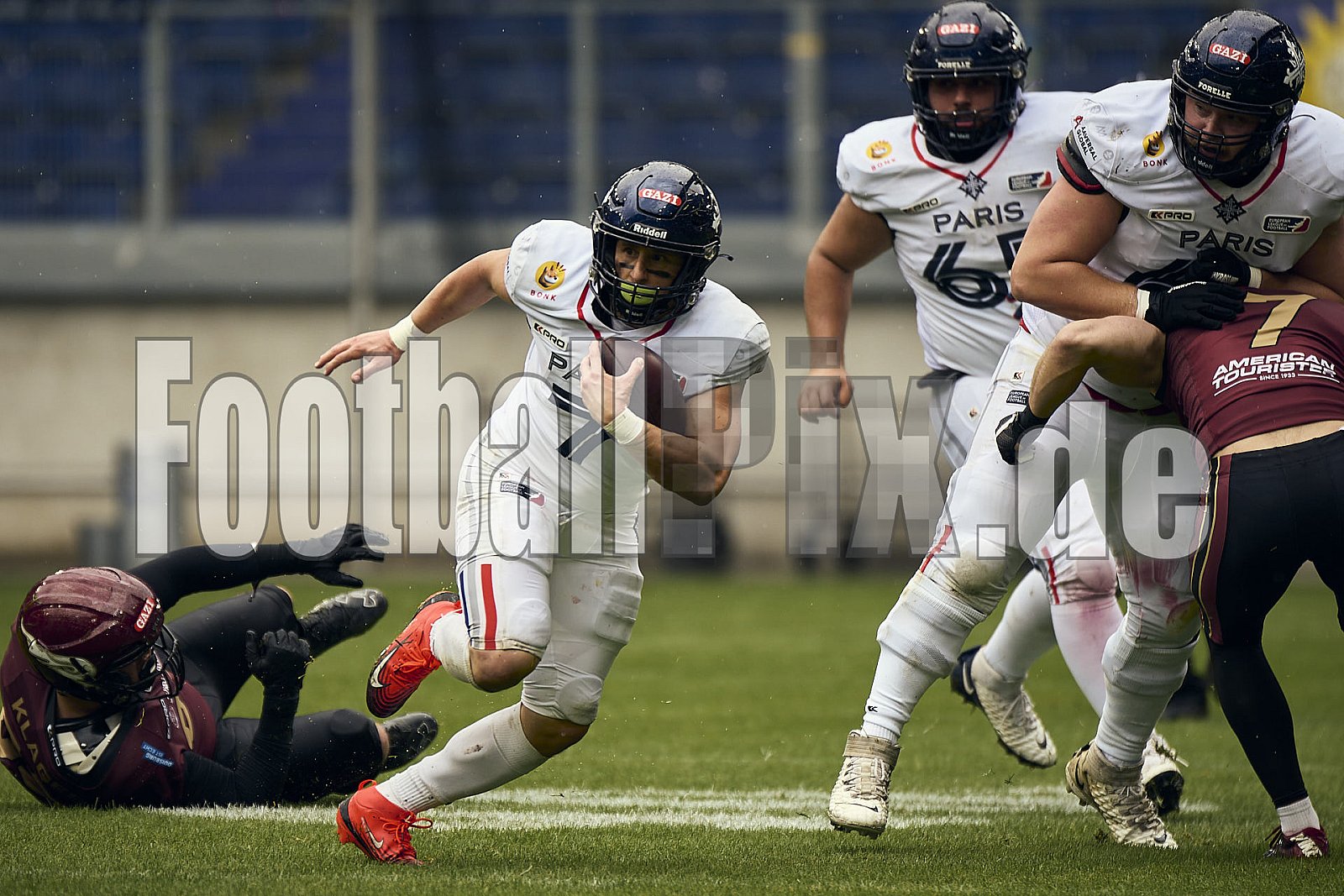 #7 Nicolas Khandar, Running Back, Paris Musketeers | ELF | Paris Musketeers at Rhein Fire |  Punkte Endstand 31 : 07 | Schauinsland-Reisen-Arena, Duisburg | 08.06.2025 | Bildnummer: 2025-06-08_0469 - ParisMusketeersAtRheinFire