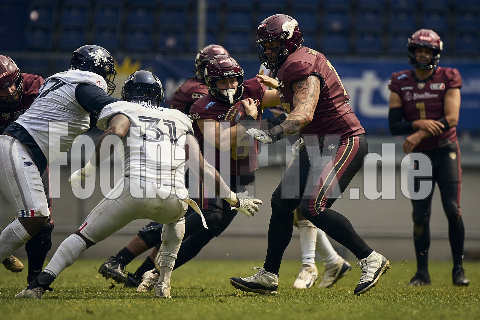 #6 Sergej Kendus, Defensive Back, Rhein Fire | ELF | Paris Musketeers at Rhein Fire |  Punkte Endstand 31 : 07 | Schauinsland-Reisen-Arena, Duisburg | 08.06.2025 | Bildnummer: 2025-06-08_0874 - ParisMusketeersAtRheinFire