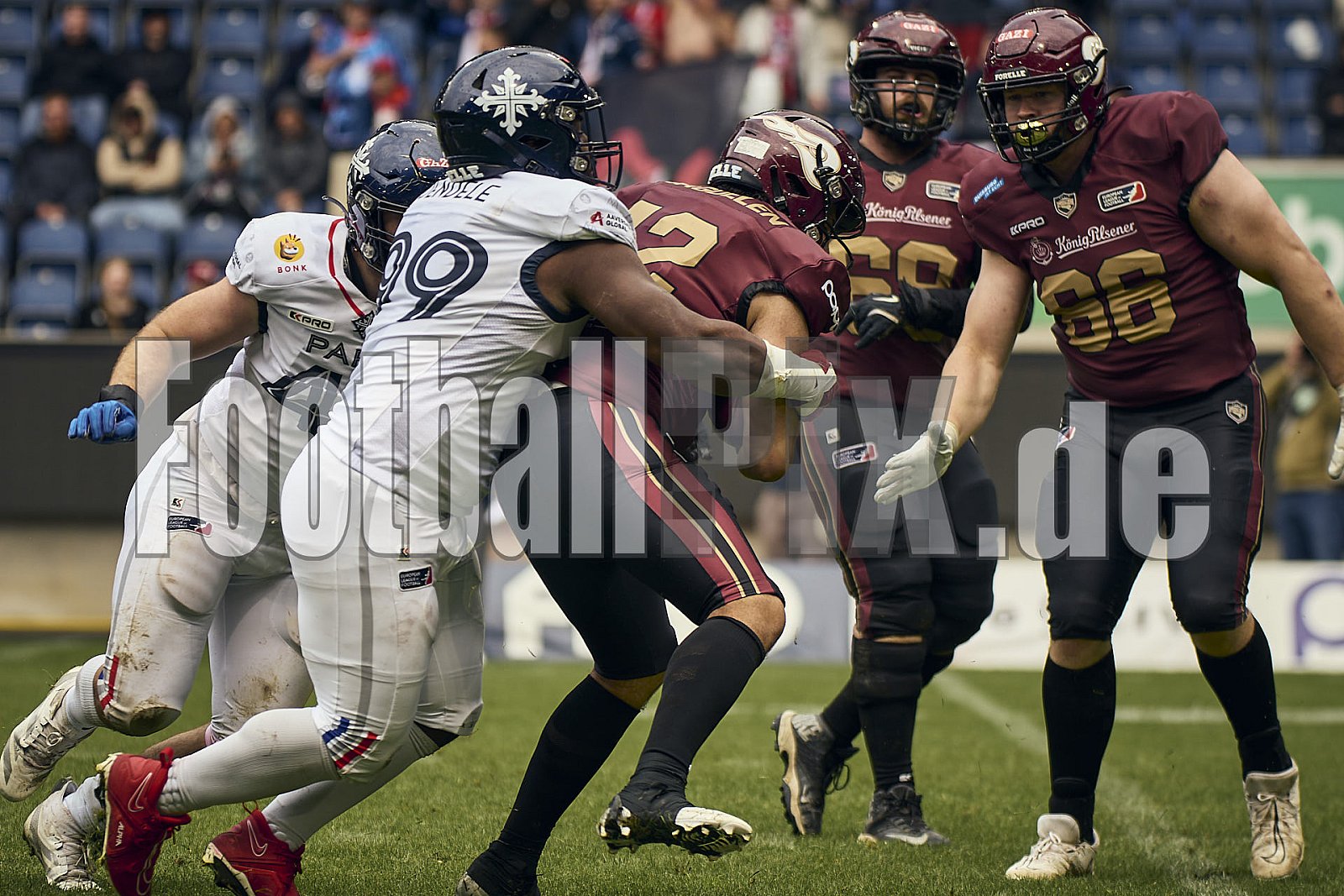 #12 Rohat Dagdelen, Wide Receiver, Rhein Fire | ELF | Paris Musketeers at Rhein Fire |  Punkte Endstand 31 : 07 | Schauinsland-Reisen-Arena, Duisburg | 08.06.2025 | Bildnummer: 2025-06-08_0966 - ParisMusketeersAtRheinFire