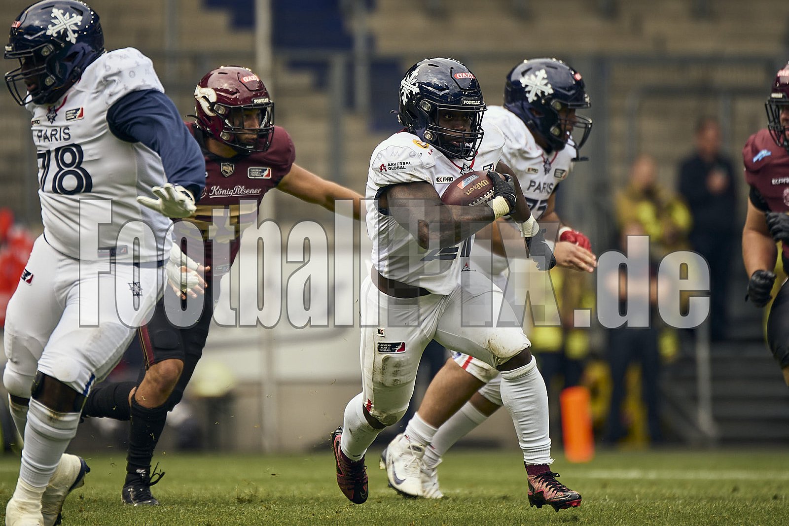 #21 Jean-Charles Moukouri, Running Back, Paris Musketeers | ELF | Paris Musketeers at Rhein Fire |  Punkte Endstand 31 : 07 | Schauinsland-Reisen-Arena, Duisburg | 08.06.2025 | Bildnummer: 2025-06-08_0984 - ParisMusketeersAtRheinFire