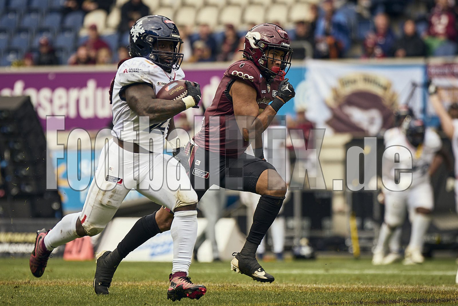 #21 Jean-Charles Moukouri, Running Back, Paris Musketeers | ELF | Paris Musketeers at Rhein Fire |  Punkte Endstand 31 : 07 | Schauinsland-Reisen-Arena, Duisburg | 08.06.2025 | Bildnummer: 2025-06-08_0987 - ParisMusketeersAtRheinFire