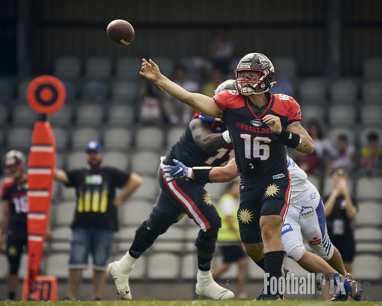 #16 Cole James Stenstrom, Offense, Düsseldorf Panther | GFL | Düsseldorf Panther vs. Pforzheim Wilddogs |  Punkte Endstand 14 : 07 | Stadion Benrath, Düsseldorf | 28.06.2025 | Job ID: 2025-06-28_0405 - DPantherVsPforzheimWilddogs