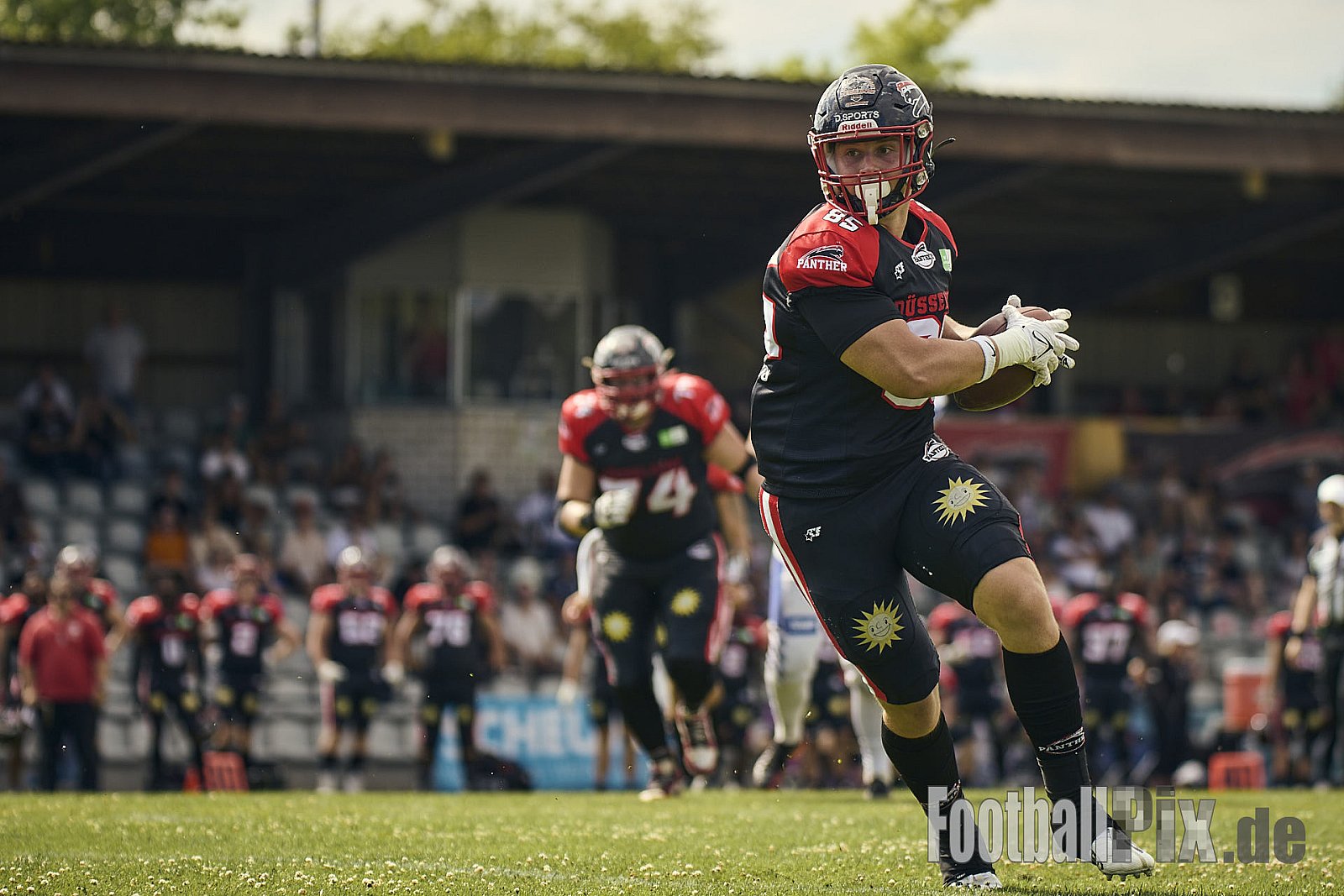 #85 Christopher Kähler, Offense, Düsseldorf Panther | Touchdown | GFL | Düsseldorf Panther vs. Pforzheim Wilddogs |  Punkte Endstand 14 : 07 | Stadion Benrath, Düsseldorf | 28.06.2025 | Job ID: 2025-06-28_0428 - DPantherVsPforzheimWilddogs