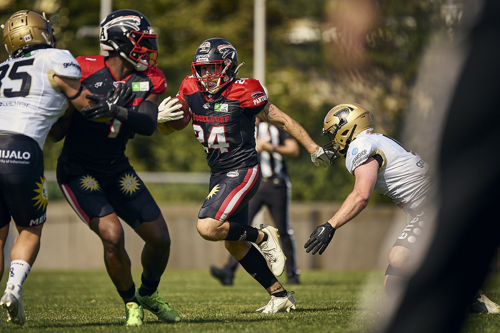 #24 Fabio Luis Car­rara, Offense, Düsseldorf Panther | GFL | Düsseldorf Panther vs. Paderborn Dolphins |  Punkte Endstand 28 : 24 | Stadion Benrath, Dusseldorf | 09.08.2025 | Job ID: 2025-08-09_0170 - DPantherPaderbornVsPaderbornDolphins