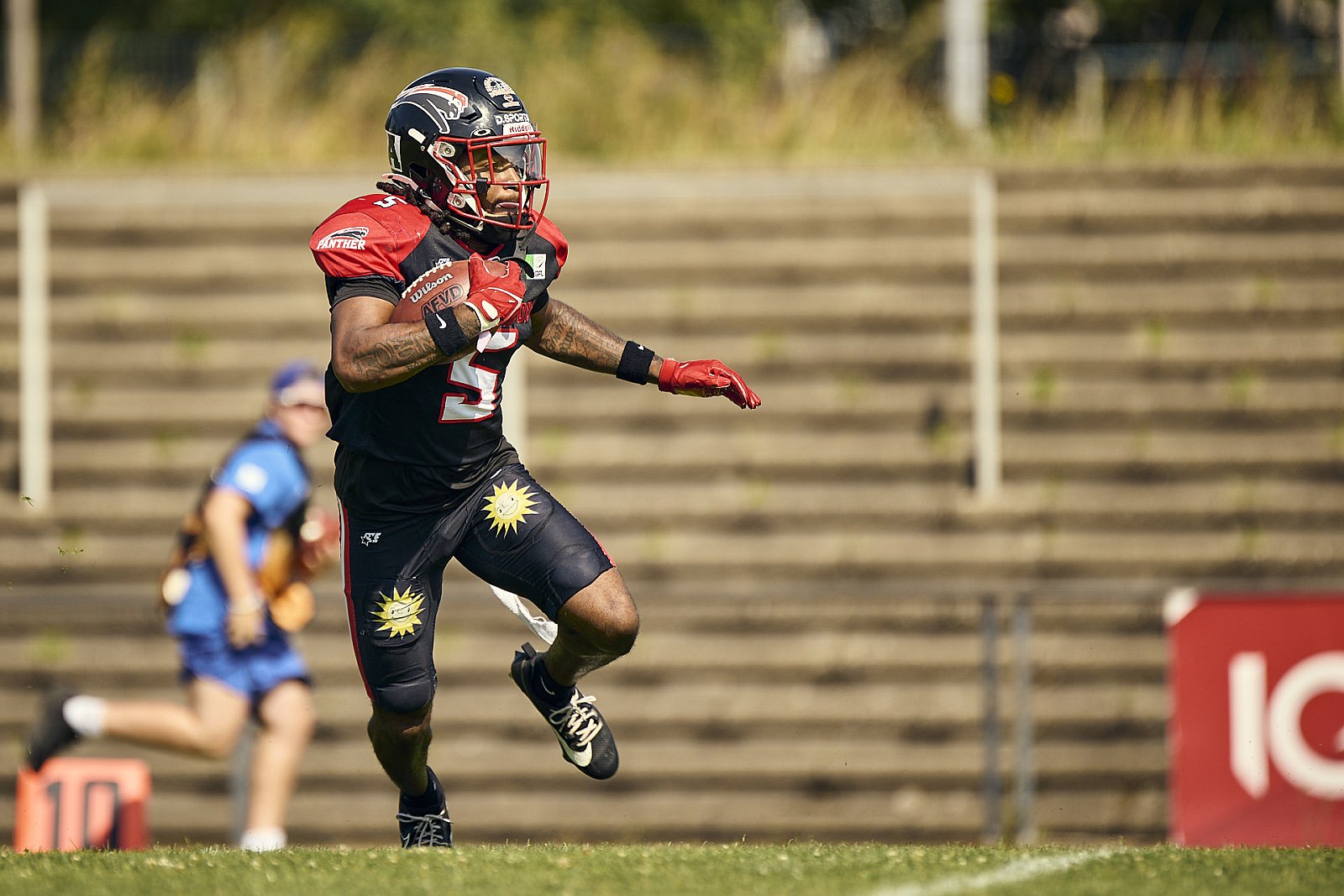 #5 Rod­ney Robin­son, Defense, Düsseldorf Panther | GFL | Düsseldorf Panther vs. Paderborn Dolphins |  Punkte Endstand 28 : 24 | Stadion Benrath, Dusseldorf | 09.08.2025 | Job ID: 2025-08-09_0301 - DPantherPaderbornVsPaderbornDolphins