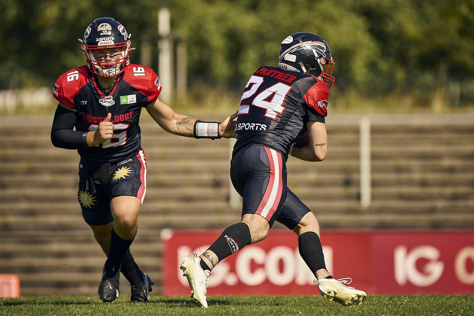 #16 Cole James Sten­strom, Offense, Düsseldorf Panther, #24 Fabio Luis Car­rara, Offense, Düsseldorf Panther | GFL | Düsseldorf Panther vs. Paderborn Dolphins |  Punkte Endstand 28 : 24 | Stadion Benrath, Dusseldorf | 09.08.2025 | Job ID: 2025-08-09_0314 - DPantherPaderbornVsPaderbornDolphins