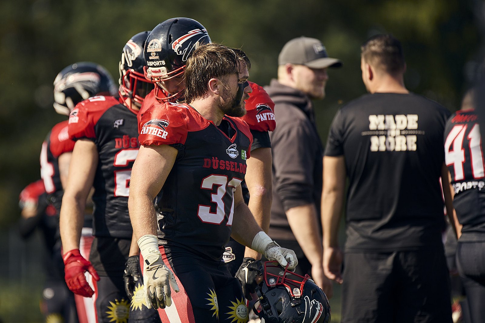 #37 Mar­vin Lun­de­lius, Defense, Düsseldorf Panther | GFL | Düsseldorf Panther vs. Paderborn Dolphins |  Punkte Endstand 28 : 24 | Stadion Benrath, Dusseldorf | 09.08.2025 | Job ID: 2025-08-09_0344 - DPantherPaderbornVsPaderbornDolphins