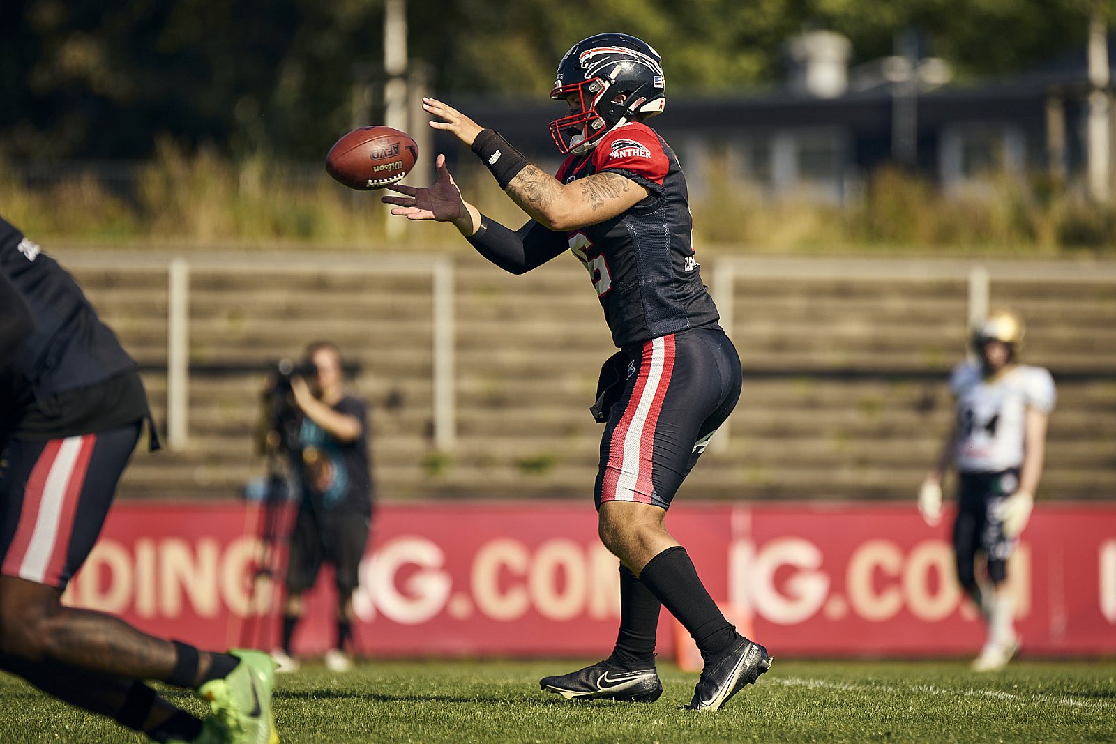 #16 Cole James Sten­strom, Offense, Düsseldorf Panther | GFL | Düsseldorf Panther vs. Paderborn Dolphins |  Punkte Endstand 28 : 24 | Stadion Benrath, Dusseldorf | 09.08.2025 | Job ID: 2025-08-09_0424 - DPantherPaderbornVsPaderbornDolphins