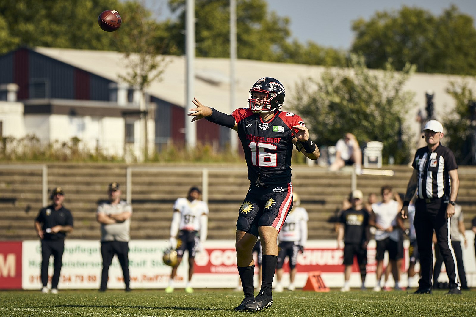 #16 Cole James Sten­strom, Offense, Düsseldorf Panther | GFL | Düsseldorf Panther vs. Paderborn Dolphins |  Punkte Endstand 28 : 24 | Stadion Benrath, Dusseldorf | 09.08.2025 | Job ID: 2025-08-09_0430 - DPantherPaderbornVsPaderbornDolphins