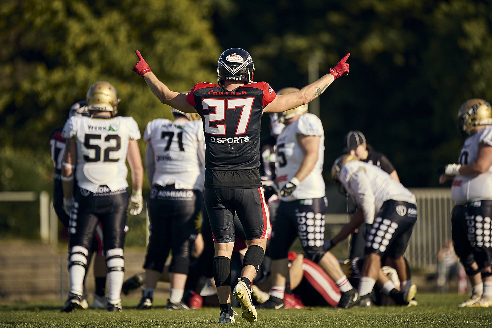 #27 Jakob Sko­lik, Defense, Düsseldorf Panther | GFL | Düsseldorf Panther vs. Paderborn Dolphins |  Punkte Endstand 28 : 24 | Stadion Benrath, Dusseldorf | 09.08.2025 | Job ID: 2025-08-09_0582 - DPantherPaderbornVsPaderbornDolphins