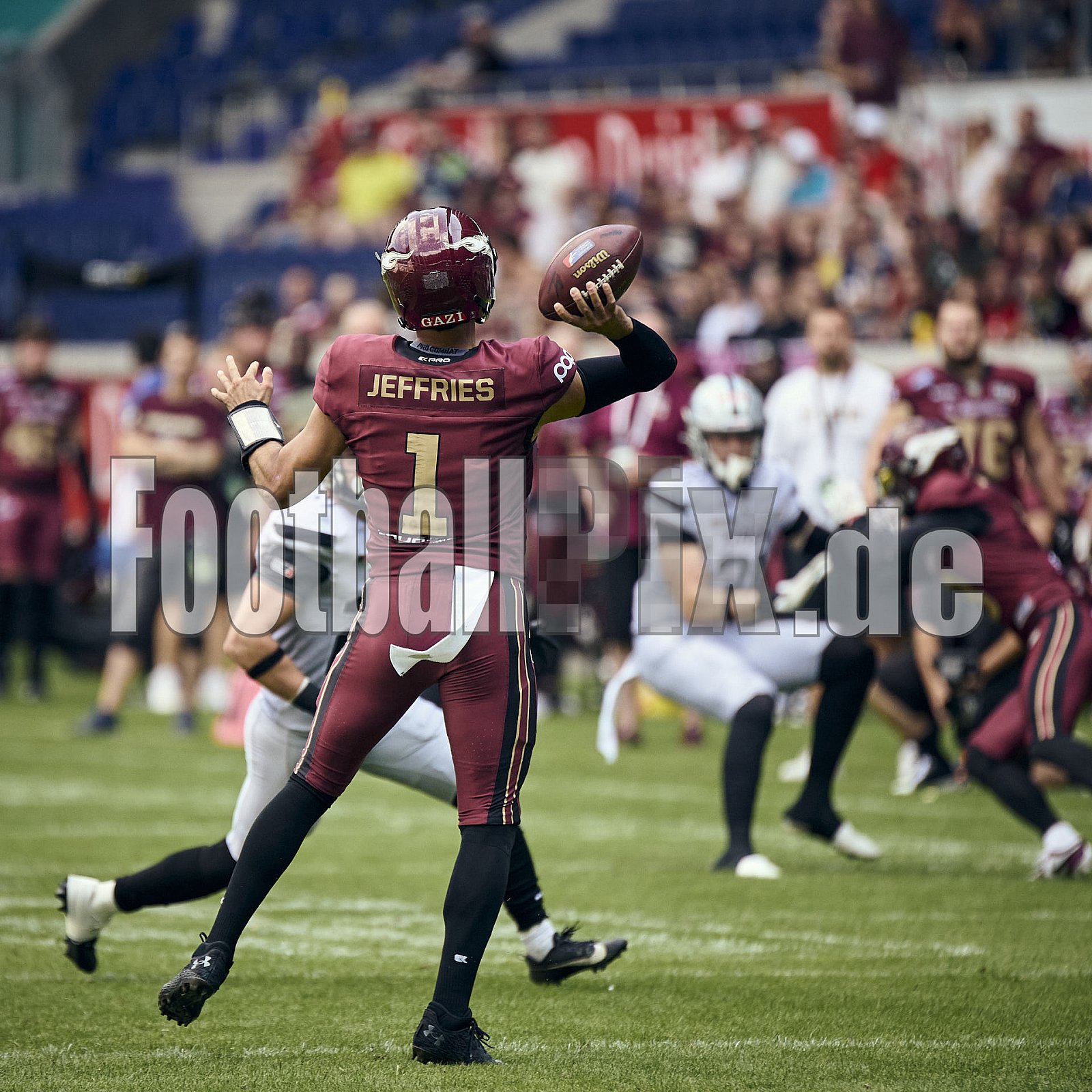 #1 Chad Jeffries, Quarterback, Rhein Fire | ELF | Raiders Tirol at Rhein Fire |  Punkte Endstand 24 : 34 | Schauinsland-Reisen-Arena, Duisburg | 10.08.2025 - RaidersTirolAtRheinFire